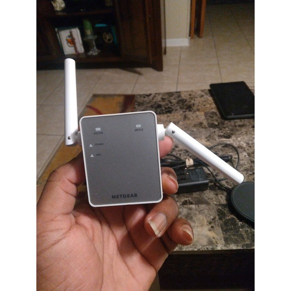 NETGEAR AC750 WiFi Range Extender (EX3700-100NAS) - Picture 1 of 6
